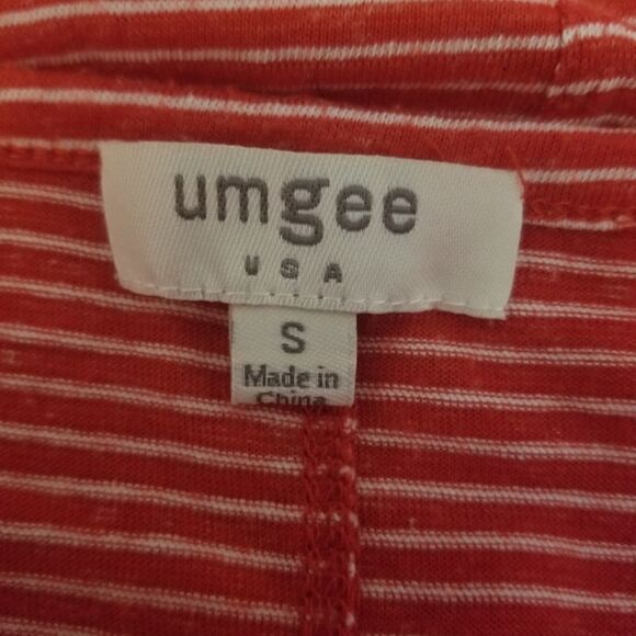Umgee red/white striped V-neck tee - Picture 4 of 5